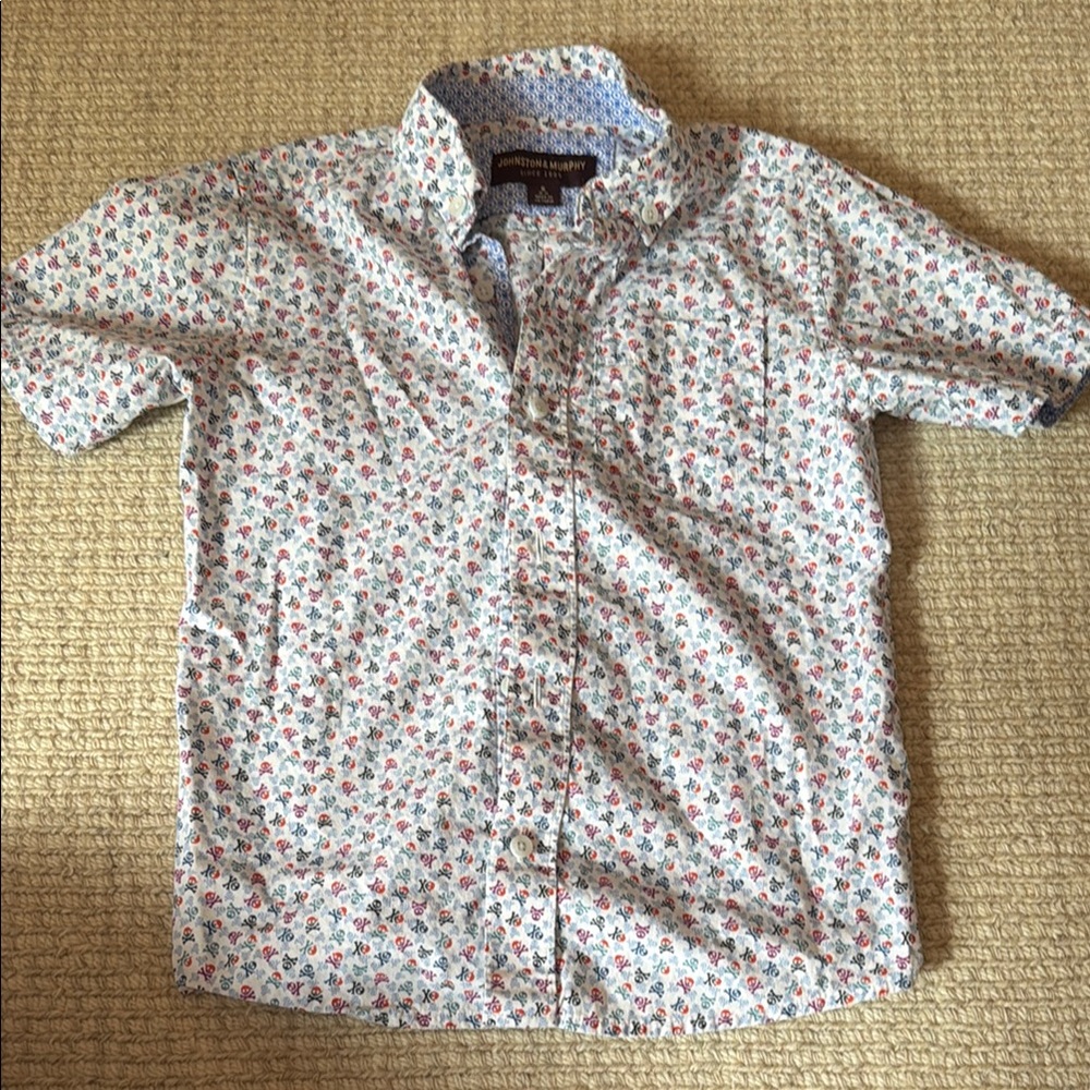 Boys brand new Johnston and Murphy collard shirt, in amazing Condition!
